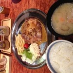 かつはな亭 - 事故でも起きたのか…冷え切ったポークソテーが…涙…