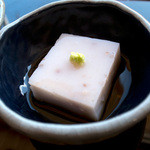 すみくら - そば豆腐は全てのメニューについてくるようで、このお店のポイントでもあるみたいな印象。スッキリしたお味。