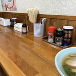 らーめんはうす そら - 壁側のカウンター