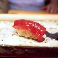 鮨 在 - 赤身の鮪は山形の延縄86kg。柔らか