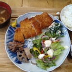 GOTO RAYA - 日替わり定食
      豚ロースカツ