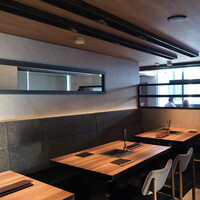 焼肉うしごろ 新宿三丁目店 - モダンなインテリア