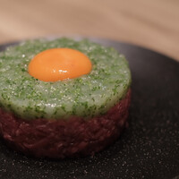 焼肉うしごろ 新宿三丁目店 - 富山産白海老の和牛ユッケ ※新宿三丁目限定メニュー