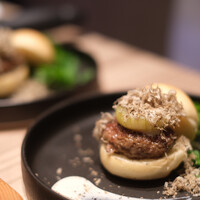 焼肉うしごろ 新宿三丁目店 - 厳選和牛のスライダーバーガー※新宿三丁目限定メニュー
