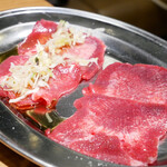 焼肉一心たん助 旦 - 葱だく上タン塩と葱巻き上タン塩