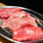 焼肉一心たん助 旦 - 極上炙り赤身肉寿司