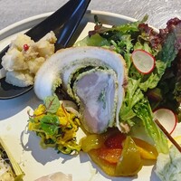 GRIGLIA Pagina - ◆前菜9品盛り合わせ◆♪
                    【ヤリイカと新じゃが芋のリグーリア・グリーンサラダ・ナポリ名物セッポリーニ・三色のペペロナータ・おかひじきとコリンキーのラペ・自家製ポルケッタ】
                    
                    
                    ✿左上から時計回りに♪