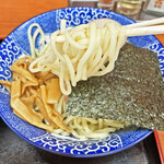 肉煮干中華そば 鈴木ラーメン店 - 自家製麺の中太平打ち麺