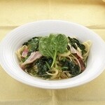 ほうれん草とベーコンのパスタ