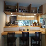 お料理ひろせ - 玄関入って正面のカウンター。中は厨房。