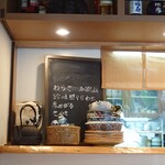 お料理ひろせ - カウンター左上。