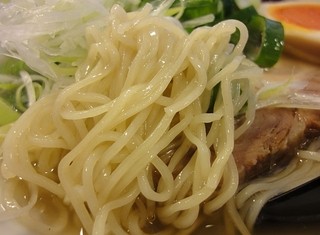 Hanafuku - 「白しょうゆラーメン」の麺アップ