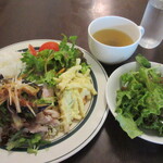 小さな街の食堂 cafe MISTY - 5種の薬味と夏野菜の蒸し鶏（デザート付き）890円