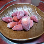 鮨いち - デザートのイチゴ