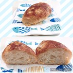 しろはとベーカリー - うまくち醤油とコーンのチャバタ（160円）