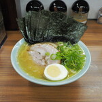 家系ラーメン 近藤家 - のりを立ててみた