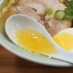 家系ラーメン 近藤家 - 琥珀色のスープ