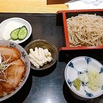 芳寿 - ★★豚の炙り丼と蕎麦セット 1150円 豚が小さく薄いので満足度は低い