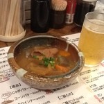 やきとり にしだ屋 - お通しのモツ煮込みとサントリーオールフリー