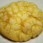 デイリーヤマザキ - 料理写真:８代目ﾒﾛﾝﾊﾟﾝ　120円　（＾ω＾）