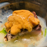 TTOAHISU - ② 炙りイサキ
                    　★ 芋茎の昆布出汁漬け、壱岐赤雲丹、トマト+梅干のジュレ