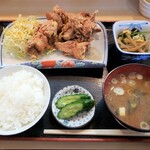 栃波 - 鳥の唐揚げ定食　700円