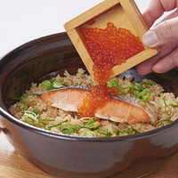 銀鮭とイクラの土鍋飯