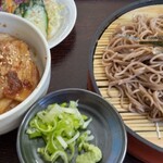 宮崎屋 - ざるそばとミニ焼肉丼　850円
            
            
            
