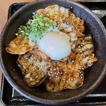 マルハのカルビ丼 - 2021年6月 もち豚カルビ丼（並）700円＋温泉卵100円（税込）アップ