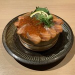 Salmon and salmon Oyako-don (Chicken and egg bowl)