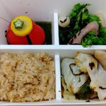 パリヤ - DELI BOX(弁当) 1,242円 ♪