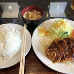 にゅうとん - 日替わり金曜日。ビック豚メンチカツ640円。ライス大盛100円