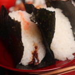 Odashikafe En - おむすび定食のおむすびは塩むすびと巴にぎりの2つ