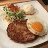 ケニアの王様 - 特製ハンバーグランチ/ドリンク付き（890円）