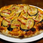 IL BOSCO - 揚げ茄子とベーコンのピザ