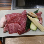 Akami Yakiniku Ushio - お肉