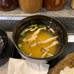 とんかつとカツカレーの店 キセキ食堂 - 味噌汁も美味い！おかわり自由！