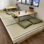 ラーメン もっけだの - 小上がり席