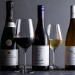 Shibuya Teppanyaki Okanoue - スパークリング、シャンパン、赤ワイン、白ワインをリーズナブルなものから豊富にそろえてます。
