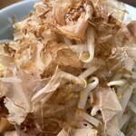 ラーメン もっけだの - 汁なし普通ヤサイマシニンニクのかつお節