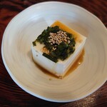 豚豚 - お通しの“にら出汁豆腐”