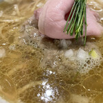 Japanese Soba Noodles 蔦 - チャーシューの下に茸ペースト