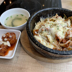 韓国料理bibim’ - 石焼チーズタッカルビビビムパとヤンニョムチキン