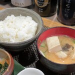 ぼちぼち - ご飯とみそ汁