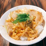 ラーメン まる五 - ゴロゴロ肉のチャーシュー丼