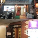 たつ家 - このビルのこの入り口です