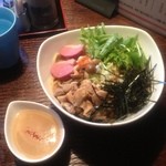 麺や而今 大東本店 - パスターめん大盛（300g）¥880
                                あえ麺を半分食べて鳥白湯タレをかけて食べるとまた違う味で両方ともメッチャ旨かったです。
                                