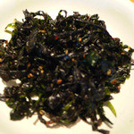 大東園 - 韓国風岩のり？初めての体験で美味しかった。ナムルよりこっちが良かった。