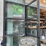 CHOWCHOW - 全面ガラス張りのお洒落な店