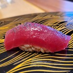 米菜°sakura 織音寿し - 本鮪赤身×ニンニクオイル